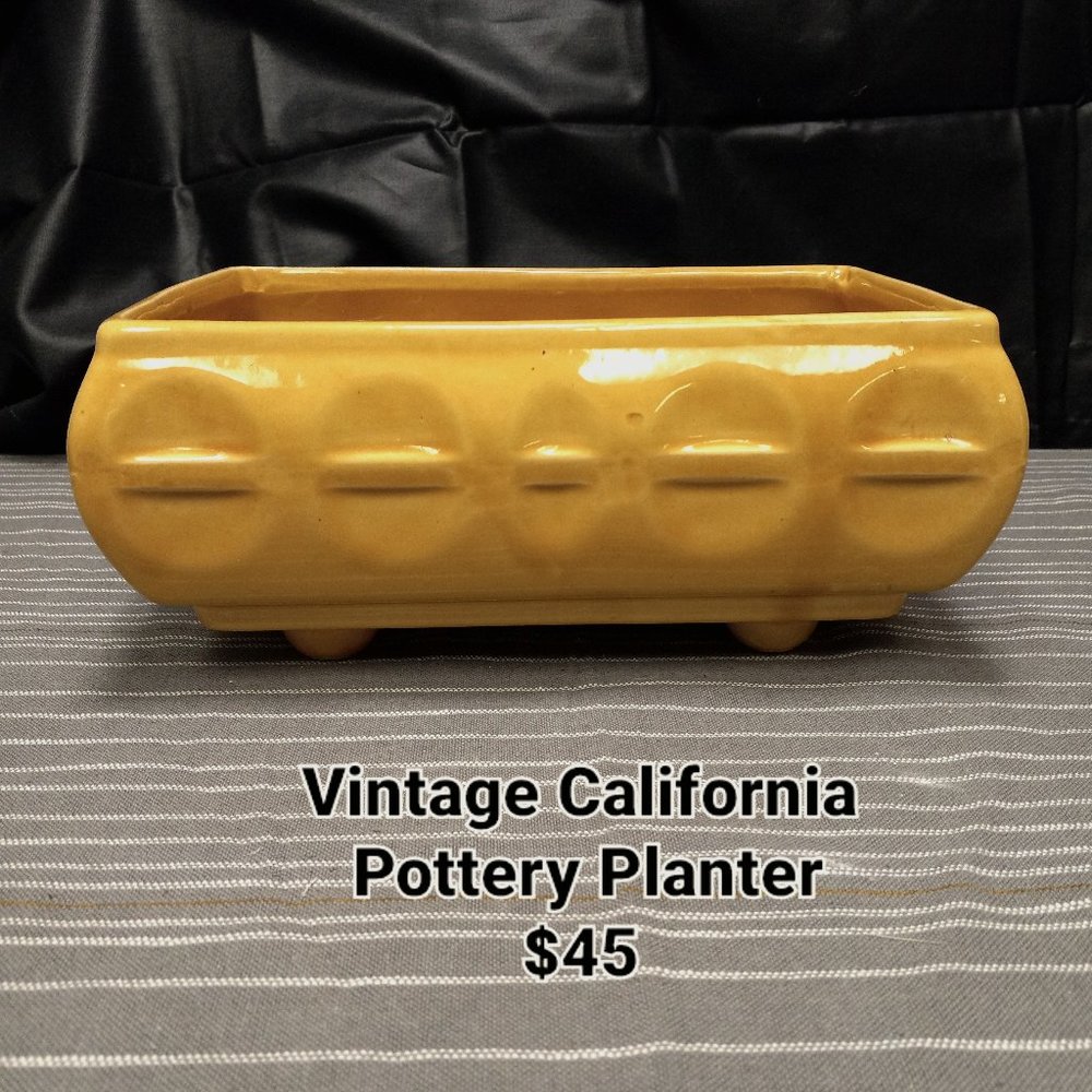 VINTAGE CALIFORNIA POTTERY PLANTER *** RARE MUSTARD COLOR***